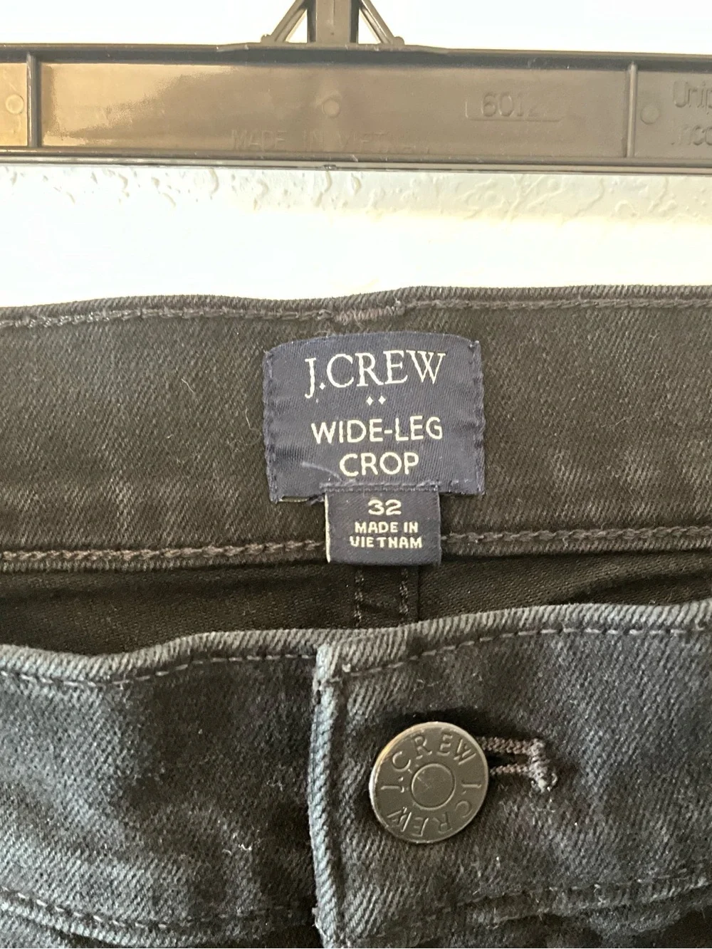 J. Crew Black Wide-Leg Cropped Jeans — Flared Silhouette size 32/14 women